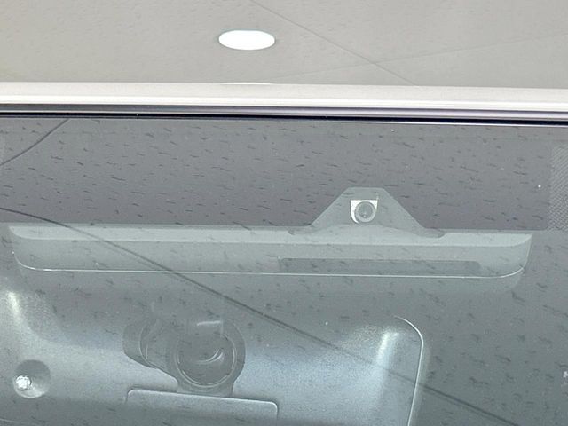 【トヨタセーフティセンス】走行中に前方の車両等を認識し、衝突しそうな時は警報とブレーキで衝突回避と被害軽減をアシスト。より安全にドライブをお楽しみいただけます。