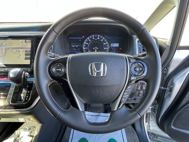 【HondaSENSING】を搭載しております。安全・快適な運転をサポートするためにHondaが独自に開発した6つの機能は事故を予防してドライバーや同乗者、そして歩行者の命を守るために役立つ機能です。