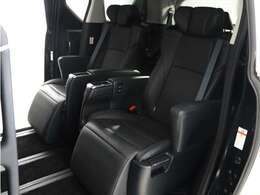 【上級モデル限定装備】★★エグゼクティブパワーシート！★★電動オットマン完備！足を楽々伸ばせ、ひじ掛けもありますので、優雅で快適なドライブをお楽しみいただけます！