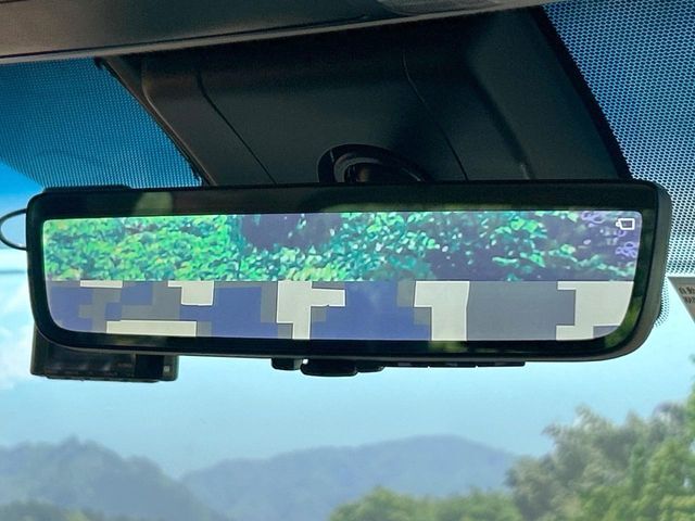 【デジタルインナーミラー】後席の大きな荷物や同乗者で後方が確認しづらい時でも安心！カメラが撮影した車両後方の映像をルームミラー内に表示。クリアな視界で状況の確認が可能です！