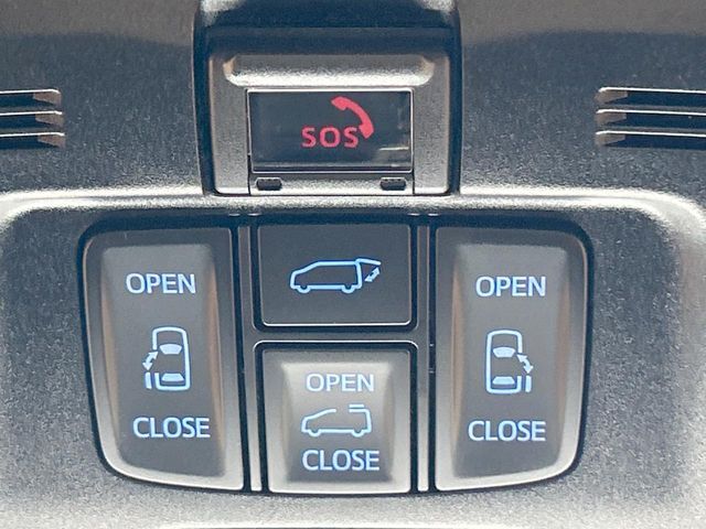 【両側パワースライドドア】スマートキーや運転席のスイッチで後席両側スライドドアの開閉が可能♪電動だから力を入れてドアを開ける必要が無く、小さなお子様でも簡単に開け閉めでき快適です♪