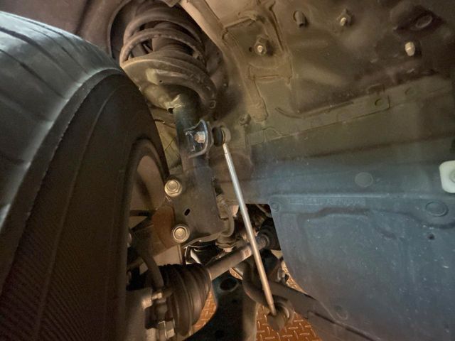 お車を安心してお乗りいただく為には、足回りの定期点検が欠かせません。サービスサポート（有償保証）では無料点検もご提供しており、安心のカーライフをお過ごしいただけるサポート体制が整っています。