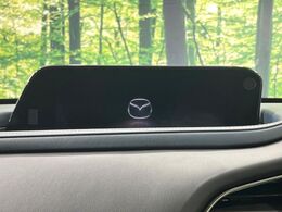 【メーカー純正ナビ】インテリアに溶け込むスタイリッシュな「専用設計」メーカーナビを装備♪視認性や操作性など基本性能にも優れ、より上質なカーライフをお楽しみいただけます。