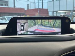 【360°ビューモニター】専用のカメラにより、上から見下ろしたような視点で360度クルマの周囲を確認することができます☆死角部分も確認しやすく、狭い場所での切り返しや駐車もスムーズに行えます。