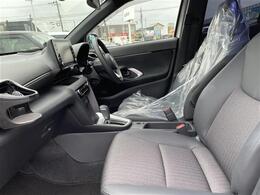 【助手席】きれいな助手席なので家族や友だちに乗ってもらっても安心です！新品のフロアマットのご注文も可能です。掲載箇所以外にご希望の写真がございましたらお気軽にお問い合わせ下さい。