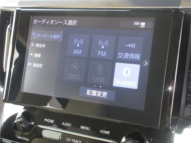 ナビゲーションはトヨタ純正メモリーナビを装着しております。AM、FM、CD、DVD再生、Bluetoothがご使用いただけます。初めて訪れた場所でも安心ですね！