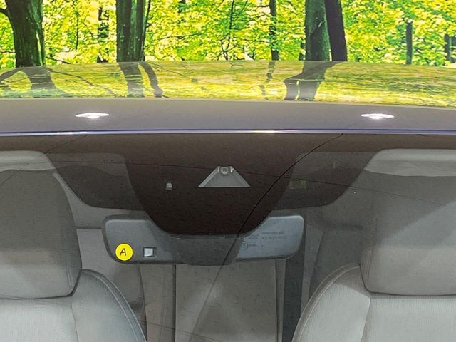 【i-ACTIVESENSE】走行中に前方の車両等を認識し、衝突しそうな時は警報とブレーキで衝突回避と被害軽減をアシスト。より安全にドライブをお楽しみいただけます。