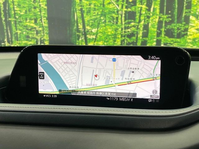 【マツダコネクトナビ】車内の雰囲気にマッチした一体型タイプのナビ。各種車輌設定やBluetooth再生等、様々な機能が楽しめます。直感的なダイヤル操作が可能で、使い勝手も良好です。