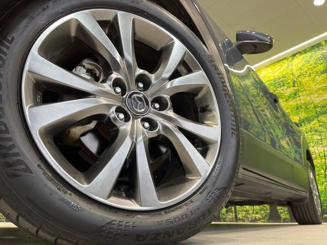 【純正18インチアルミホイール】外観にマッチした純正アルミホイールを装着しております。各種社外アルミホイールや、スタッドレスタイヤも取扱いしております。是非ご相談ください♪