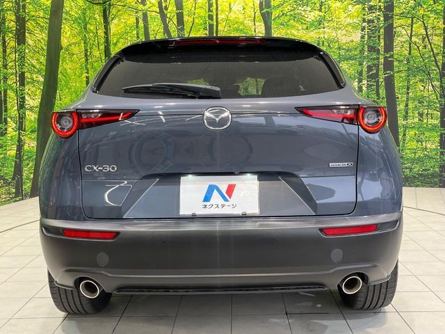 安心の最長10年・走行無制限保証（有償）をご用意。保証内容も充実はもちろん、無料点検＆オイル交換や、年中無休の全国・24時間ロードサービスも付帯されておりますのでご安心下さい。