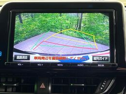 【バックカメラ】駐車時に後方がリアルタイム映像で確認できます。大型商業施設や立体駐車場での駐車時や、夜間のバック時に大活躍！運転スキルに関わらず、今や必須となった装備のひとつです！