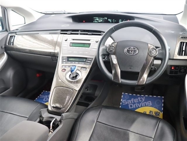 当店では中古車でも残価設定型ローンで乗れます。また当店ではご購入のお車（ガソリン国産車）全て次回お乗り換えまでオイル交換無料となります。