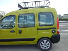 ルーフキャリア付です。