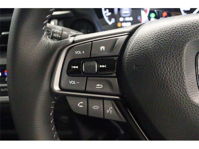 ステアリングリモコン：運転中でもオーディオ操作が手元で行えますよ～♪