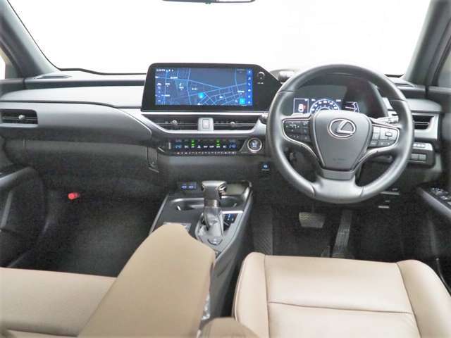 【　ヘッドアップディスプレイ　】　運転に必要な情報をウインドシールドガラスの視野内に投影する事で視認性が向上し、安全性が向上します。