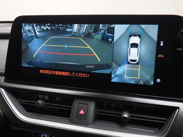 バックカメラ付きで運転が苦手な方の車庫入れもラクラクです。後方の死角部分がモニターに映し出されるので安全性もアップ！