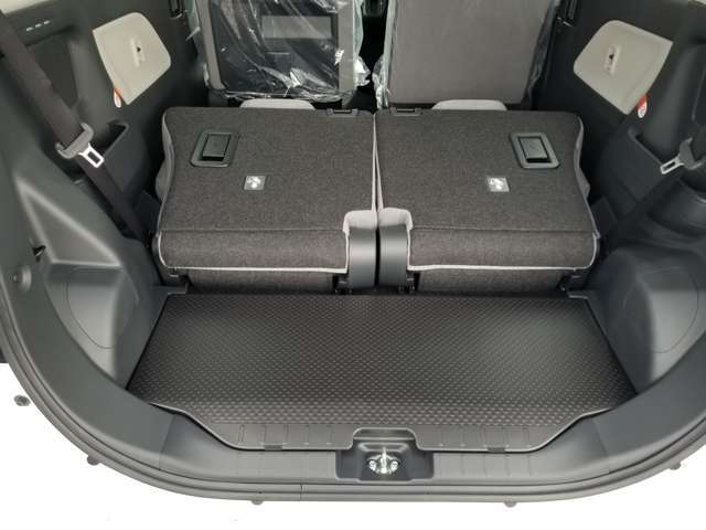 ☆お車についた傷やヘコミ、事故の修理もハヤシにお任せください。自社鈑金工場で修理ができますの安心です☆