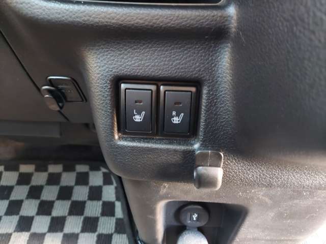 シートヒーター装備で冬でもポカポカです！