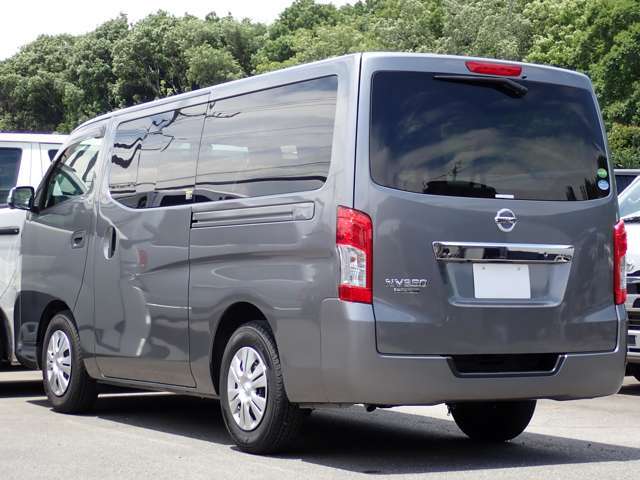 長さ：469cm/幅：169cm/高さ：199cm/車両重量：1770kg/車両総重量：3085［3015］kg/最大積載量：1150［750］kg/燃料タンク：65リットル/カラーナンバー：KAD