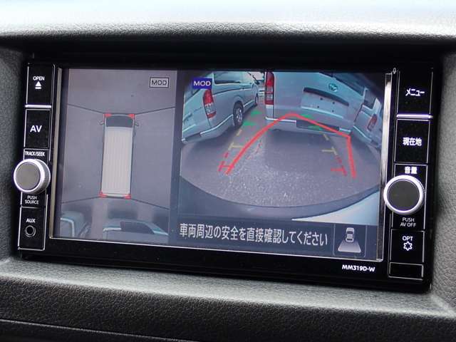 全周囲を見渡せるアラウンドビューモニターが装備されています。映像は「トップビュー/フロントビュー/サイドブラインドビュー/バックビュー」の4つの中から、シーンに応じて切り替えが可能です。