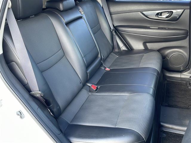 【セカンドシート】ISOFIXついてますのでチャイルドシートも固定できます！後席モニター/フリップダウンモニターの取付も承っております♪