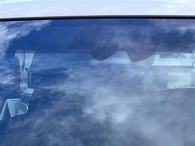 【ドライブレコーダー】運転中の記録を残します。事故などを起こした起こされた時の証拠を残します。映像を保存するにはSDカードが必要となります。