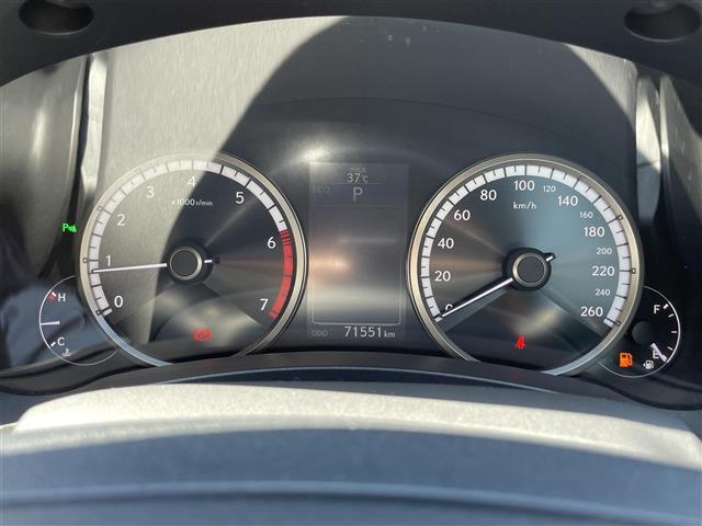 【スピードメーター】メーターがシンプルで見やすく運転しやすいですね！