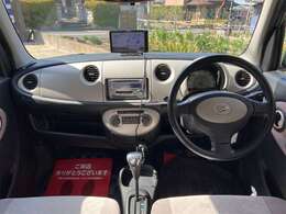 【内装】フロント部分の全体写真です！お買い求めやすいお車ですが、しっかり清掃済ですので、ご安心ください！