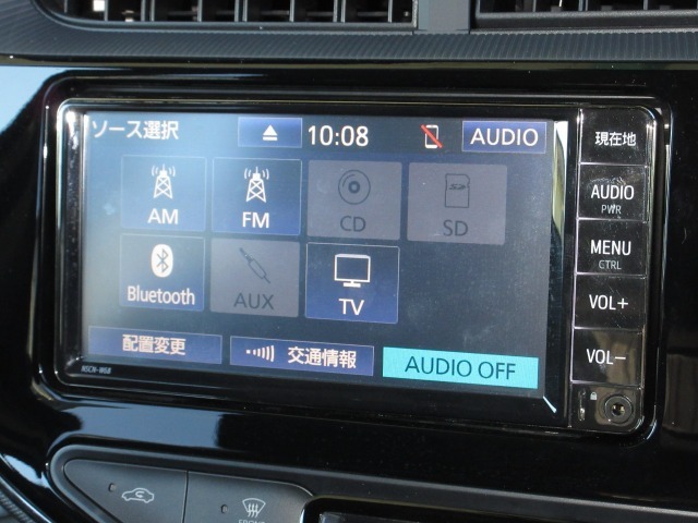 ナビゲーションはトヨタ純正SDナビ(NSCN-W68)を装着しております。AM、FM、CD、Bluetooth、ワンセグTVがご使用いただけます。初めて訪れた場所でも安心ですね！