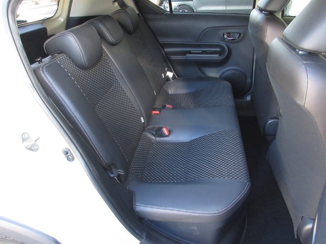 リアシートは、シートの座面を考慮し、ゆとりある着座姿勢を保てるようにシートバックの角度を適度に設定したシートにしています。長距離にも十分適してます。