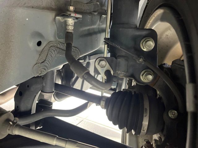 お車を安心してお乗りいただく為には、足回りの定期点検が欠かせません。サービスサポート（有償保証）では無料点検もご提供しており、安心のカーライフをお過ごしいただけるサポート体制が整っています。