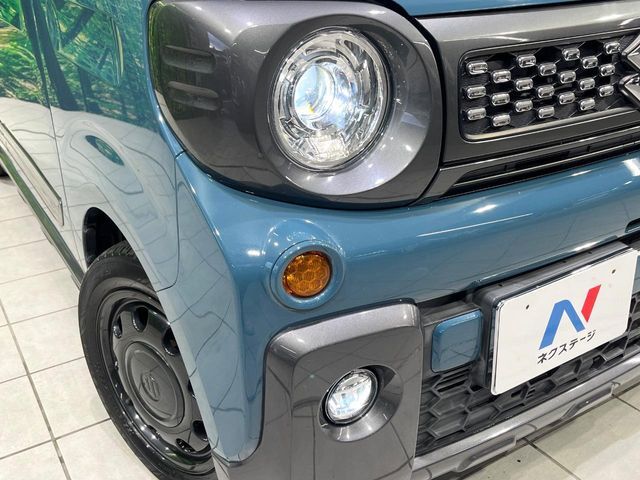 【LEDヘッドライト】悪天候や夜間走行時も良好な視界を確保し安心して運転できる高輝度LEDヘッドライトを装備！点灯速度が早く、消費電力も抑えられています。