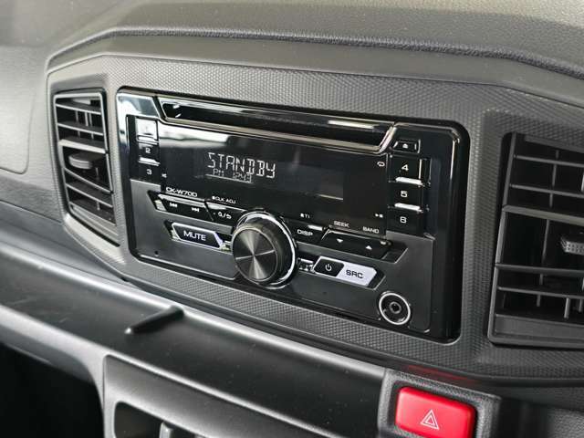 純正のCDオーディオがついております。