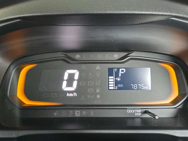 現在の走行距離は7875キロです。大切に乗られてきましたので内装・外装きれいです。