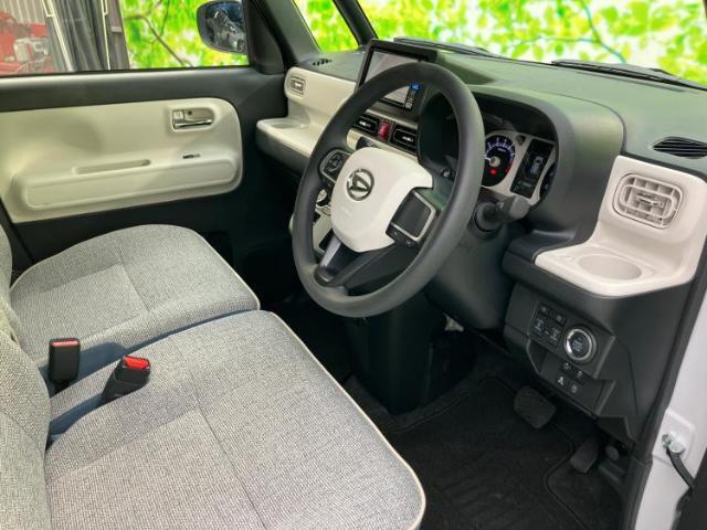 WECARSでは各商談席に大型モニターをご用意しております！見やすい大画面でゆったりと全国の在庫をご覧いただけます！是非ご来店お待ちしております！