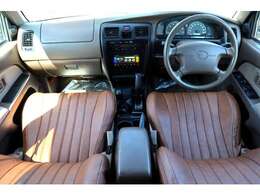 内装はご要望の多いベージュ内装になります！