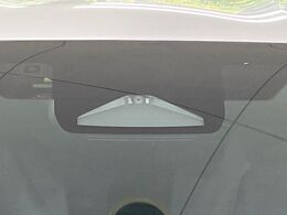 【トヨタセーフティセンス】走行中に前方の車両等を認識し、衝突しそうな時は警報とブレーキで衝突回避と被害軽減をアシスト。より安全にドライブをお楽しみいただけます。