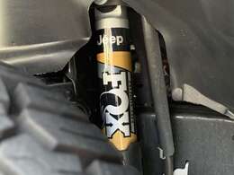 ルビコン392専用装備となるFOXのサスペンション。