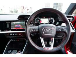 運転席はゆったりしております♪視界良好！窓も大きく解放感がありとても運転しやすいです♪