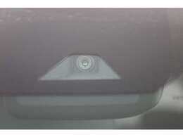 エマージェンシーブレーキが装備されておりますので前方の車両や歩行者などを検知し衝突回避支援してくれる機能が付いています。