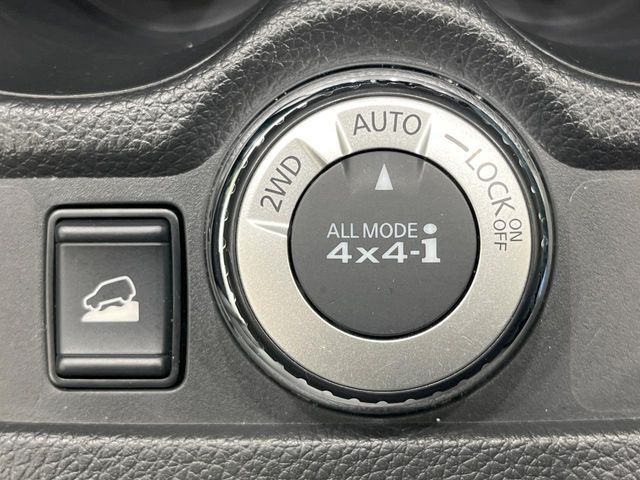 【オールモード4×4】2WD/4WDモードを手軽に切り替え可能。燃費重視の2WD、スタック時に役立つLOCK、AUTOモードでは4WDの配分を自動で調整し、路面状況を問わず安定した走りをサポート。