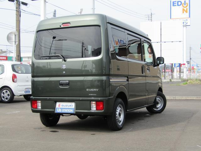 商用車であるため、耐久性や頑丈さが求められます。特に、重い荷物を運ぶ際にも問題なく使用でき、過酷な環境でもしっかり対応できる作りになっています。