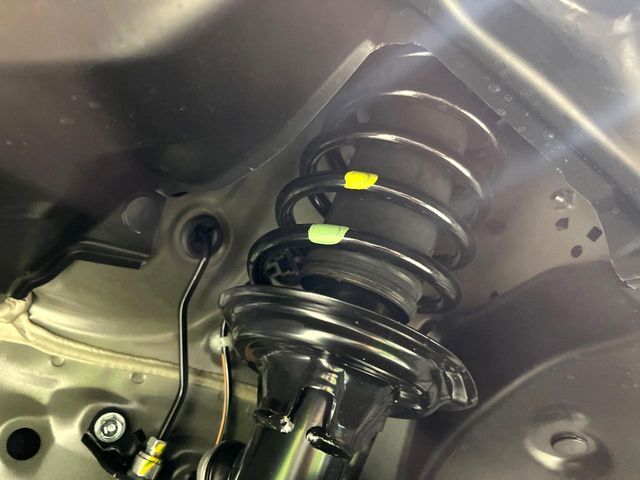 お車を安心してお乗りいただく為には、足回りの定期点検が欠かせません。サービスサポート（有償保証）では無料点検もご提供しており、安心のカーライフをお過ごしいただけるサポート体制が整っています。