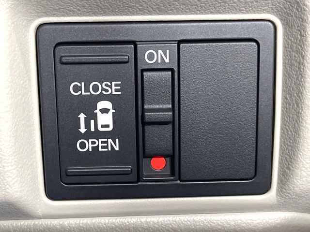 【パワースライドドア】スマートキーや運転席のスイッチでスライドドアの開閉が可能♪電動だから力を入れてドアを開ける必要が無く、小さいお子様でも、重い荷物を持っている時もラクに開け閉めできます♪
