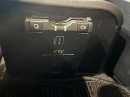 【ETC】高速道路の料金所をストレスなく通過！話題のスポットやサービスエリアに多い「スマートIC」利用時は必須のアイテムです。当店でセットアップを実施、ご納車当日からすぐにご利用いただけます！