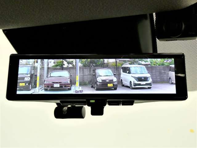 後部座席に人が乗ってる時も荷物をたくさん載せた時も後方確認が出来る便利なスマートルームミラー！
