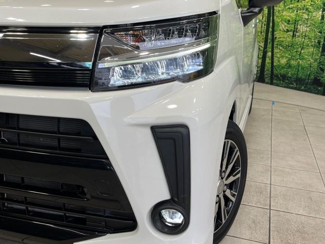 【LEDヘッドライト】悪天候や夜間走行時も良好な視界を確保し安心して運転できる高輝度LEDヘッドライトを装備！点灯速度が早く、消費電力も抑えられています。