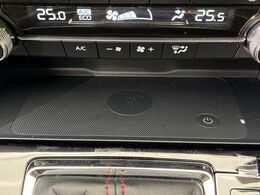 【問合せ：0776-53-4907】【置くだけ充電】Qi対応のスマートフィンを置くだけで充電します。