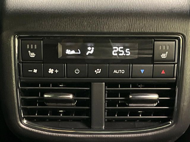【問合せ：0776-53-4907】【前席＋後席シートヒーター】寒い日に重宝するシートヒーターを後席にも装備！エアコンより早く温まってくれるので寒がりの人も安心ですね♪