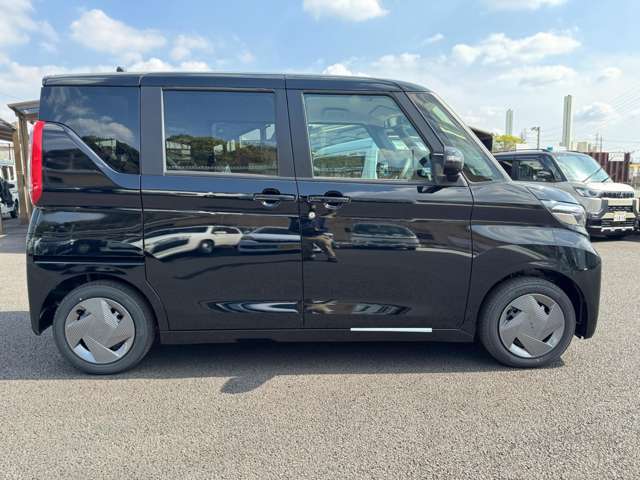 ☆当店商品の特徴☆　登録がされているお車で走行距離は10キロほどで誰も乗っていない車です！展示車はキズが付いてしまう場合もあるので直接ご確認くださいませ。